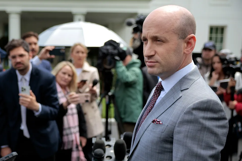 Stephen Miller Mengarahkan Kebijakan Trump Terkait Imigrasi dan Ivy League